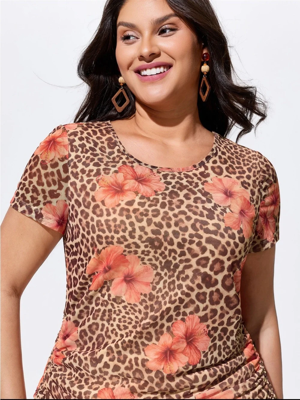 Leopard Floral Print Short Sleeve Top in Brown and Coral size 1X (14-16)